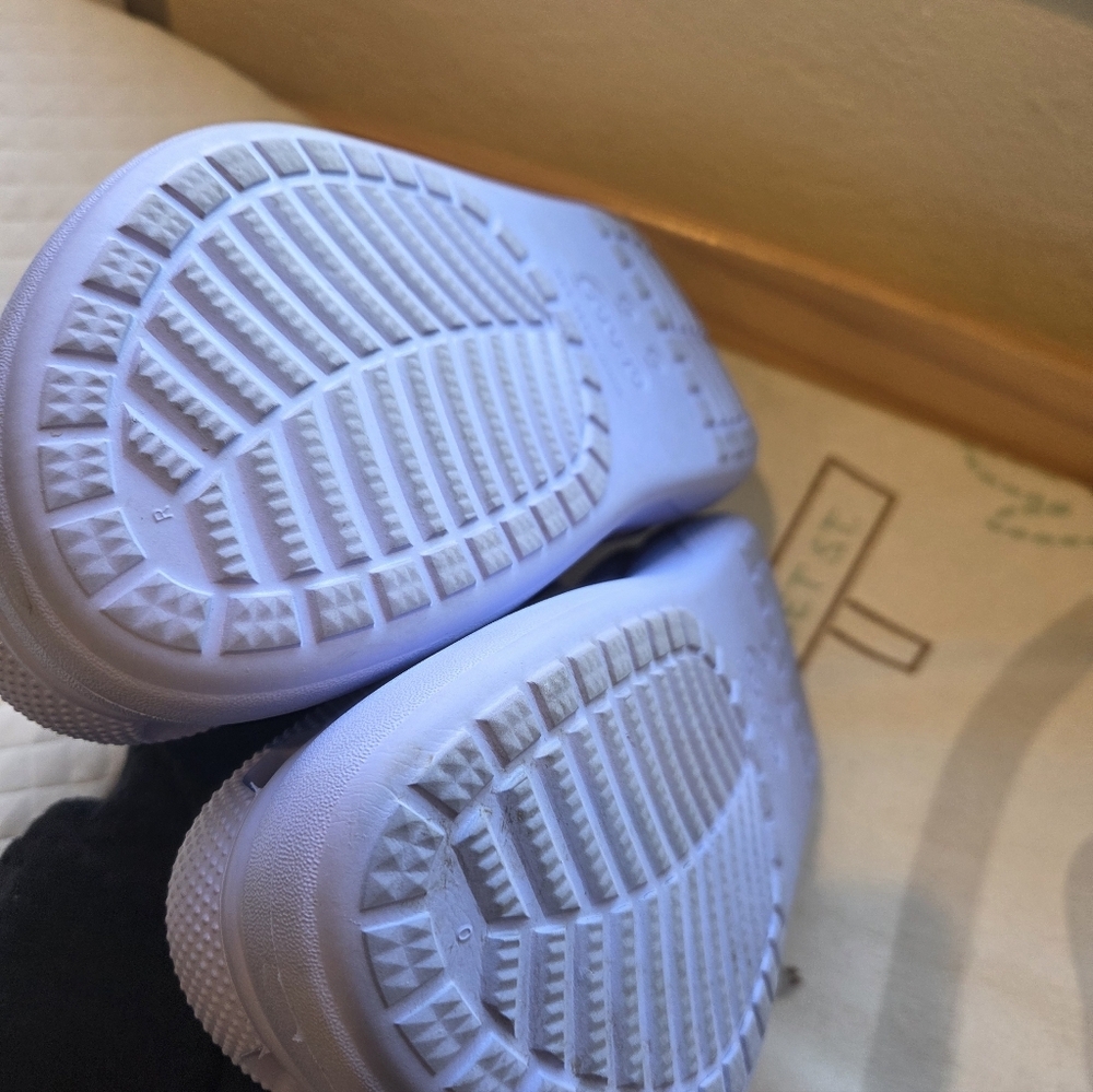 CROCS Women's Or Unisex Lavender Lilac Men's Size 6, Women's Size 8 - Picture 7 of 8